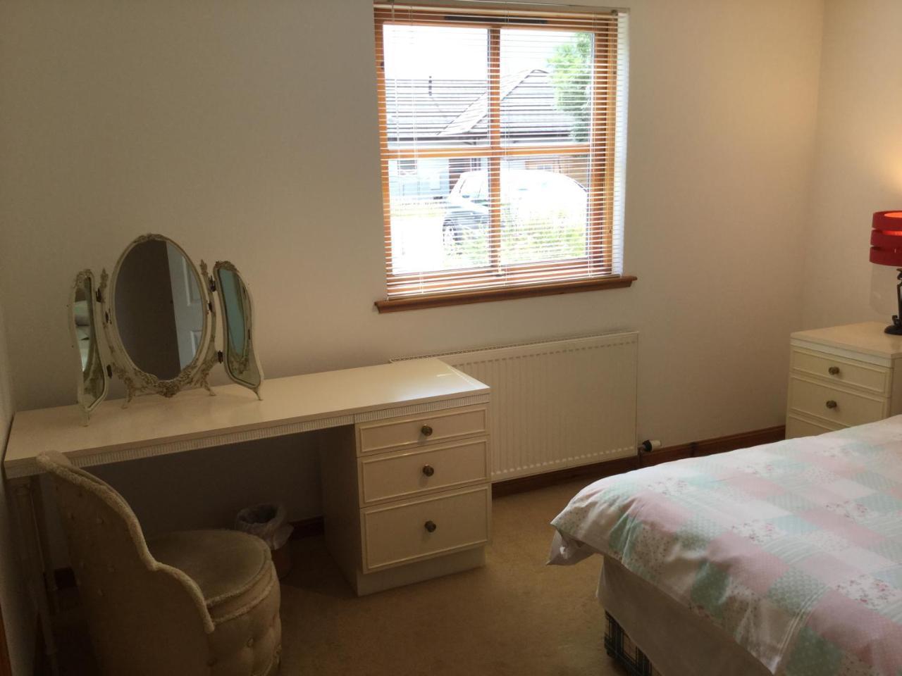 אינברנס Two-Bedroom Apartment - Golf View Free Parking מראה חיצוני תמונה