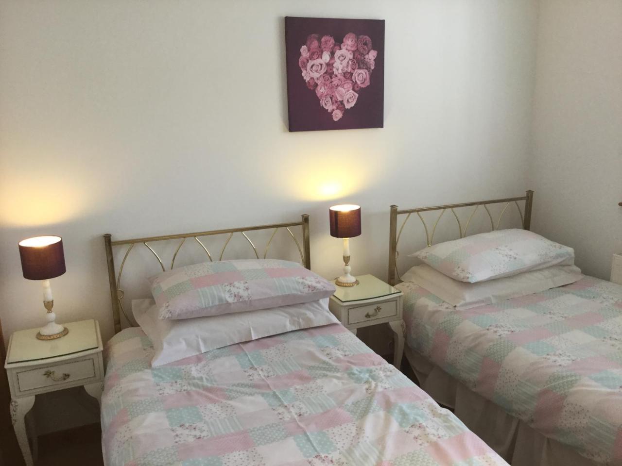 אינברנס Two-Bedroom Apartment - Golf View Free Parking מראה חיצוני תמונה