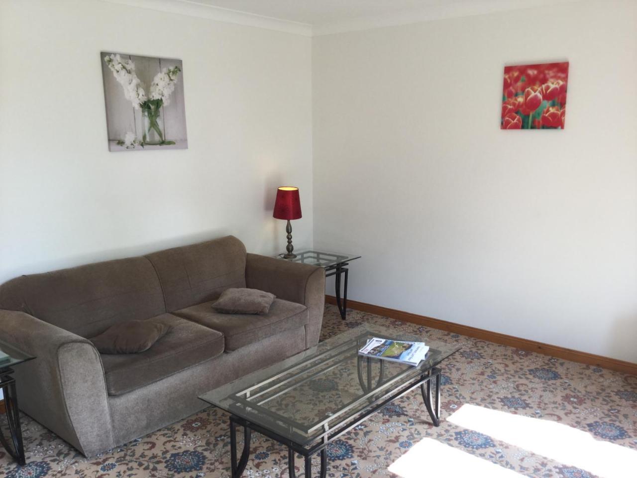 אינברנס Two-Bedroom Apartment - Golf View Free Parking מראה חיצוני תמונה